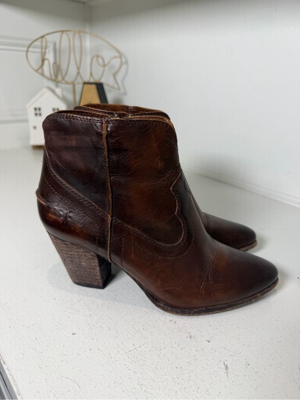Frye Women's 6.5B Brown Leather Western Ankle Boots Pointed Toe Booties Zip - Picture 5 of 10